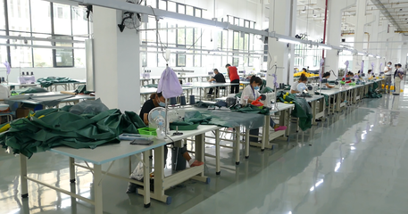 骆驼服饰黄冈基地项目 铆足干劲抓工期，生产建设两不误